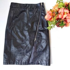 🌟 Atmosphere Black Faux Leather Skirt with side zipper